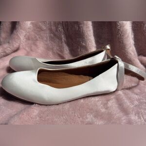 White Suede Flats | Girls 6 | Thanksgiving dinner & Christmas Day Ready